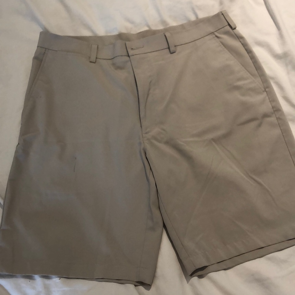 Khaki performance shorts by PGA Tour